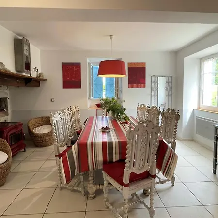 Semesterbostad Lassegues *